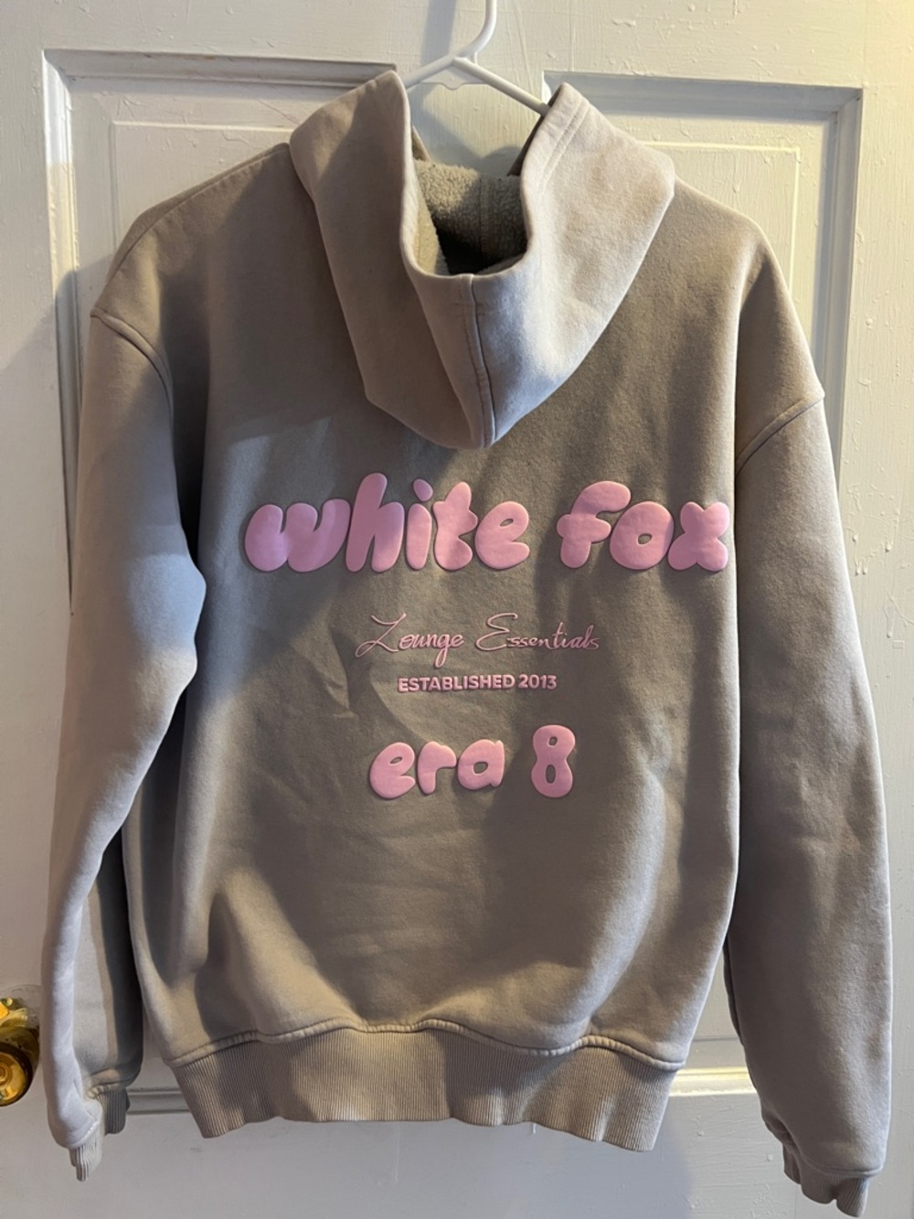 White Fox Lounge Essential Era 8 Mooncake and Pink Sweatshirt XS / S - Picture 7 of 7